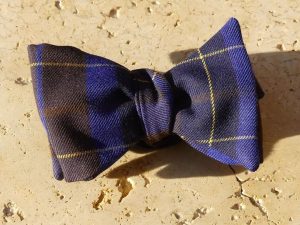 Nœud papillon en tartan bleu