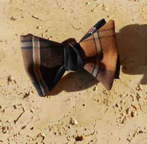 nœud en tartan marron
