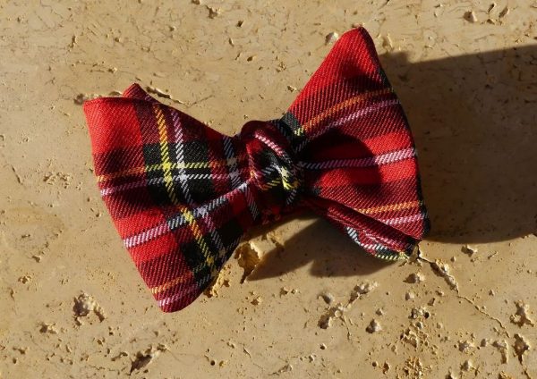 Nœud papillon en tartan rouge