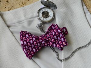 nœud vintage bordeaux sur gilet